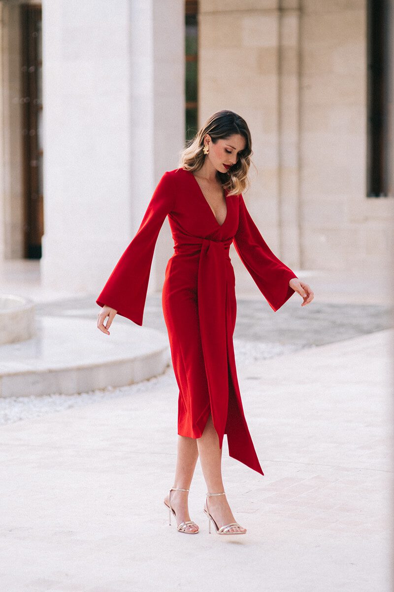 Aprende a estilizar la figura con tu vestido de invitada. 4 - Tienda