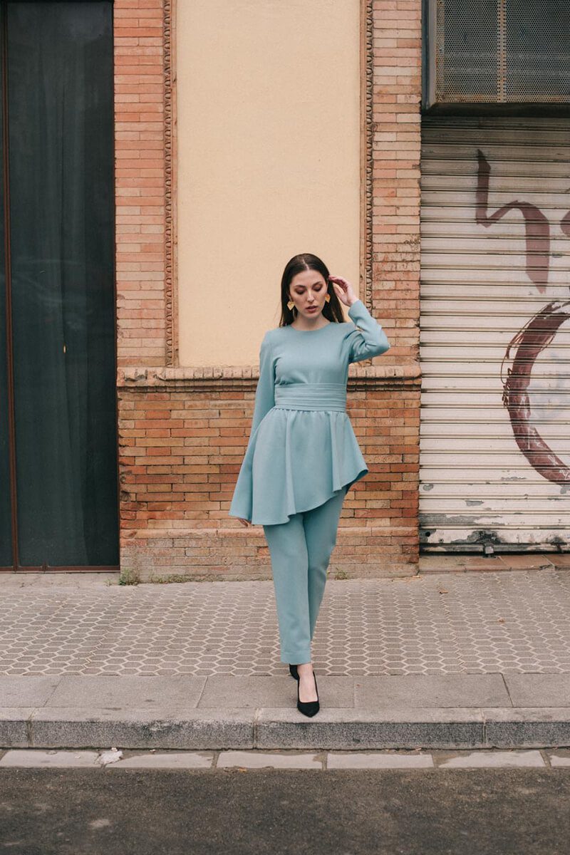 Aprende a estilizar la figura con tu vestido de invitada. 6 - Tienda